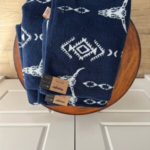 2 Wrangler Navy/light blue steerhead Bath Towels includes 2 hand towels - NWT